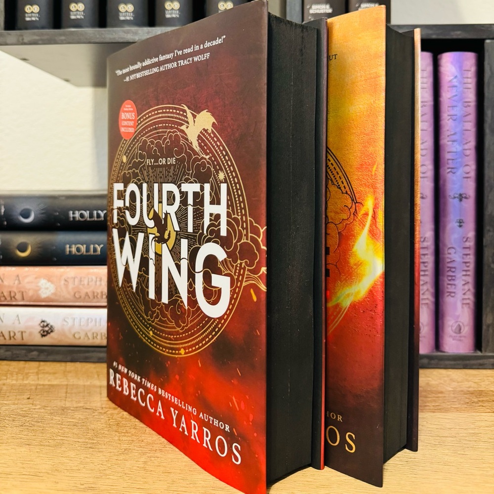 FOURTH WING Exclusive Holiday Edition +  IRON FLAME - First Edition